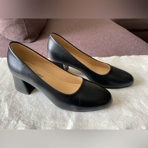 Women's Block Heel Closed Toe
Shoes